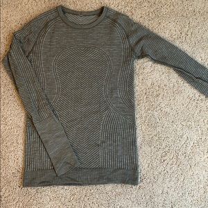 Lulu Lemon Long Sleeve Top/ Sweater